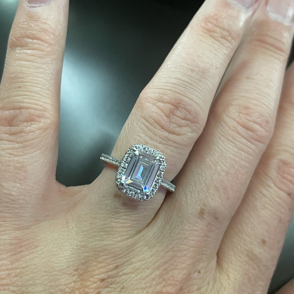 Suzy Levian Ring